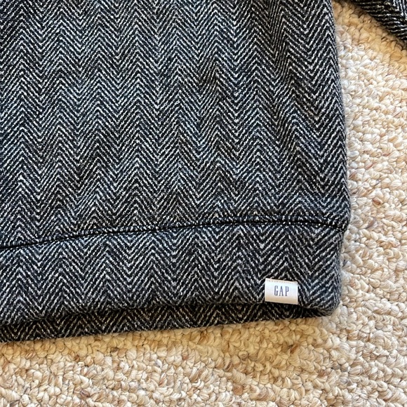 Gap Pullover - Picture 2 of 4